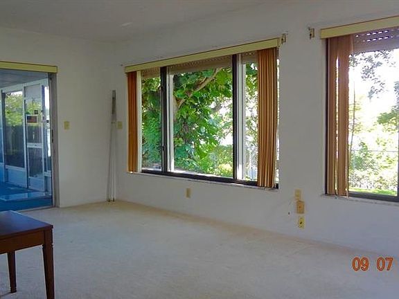 4th image of 1670 Pennsylvania Ave NE