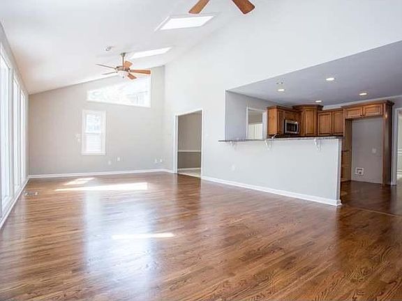 3rd image of 811 Creekstone Ct