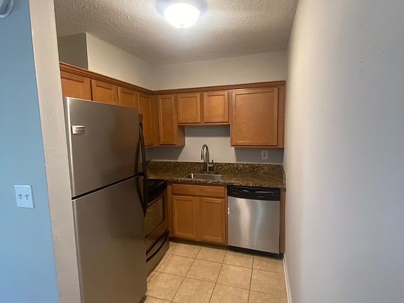 2nd image of 3112 W Horatio St #33