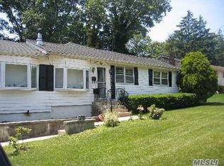 214 Hunter Ave, North Babylon, NY 11703