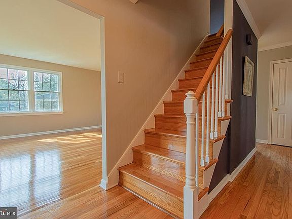 3rd image of 4 Westfield Rd