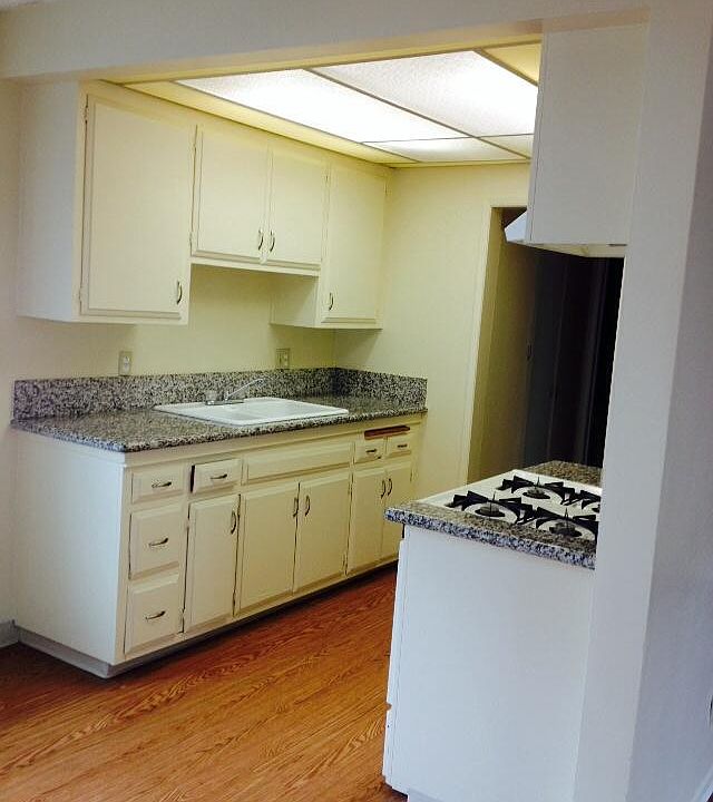 2nd image of 515 Greenbrier Dr APT 5