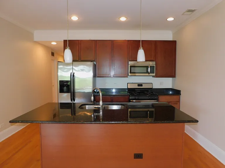 904 Reba Pl #20 — Photo 3