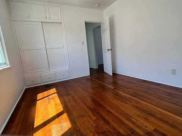 2153 1/2 Logan Ave — Photo 4