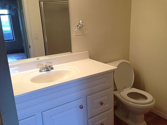 4th image of 2741 Oak Park Way #1