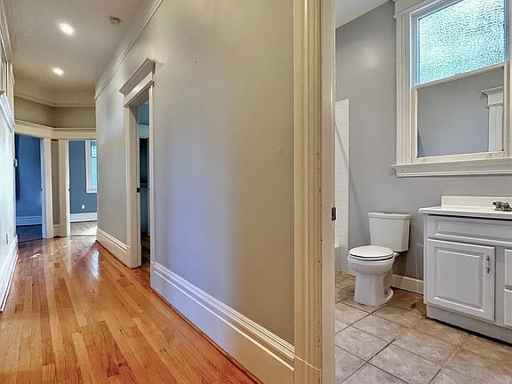3rd image of 360 Lily St APT 5