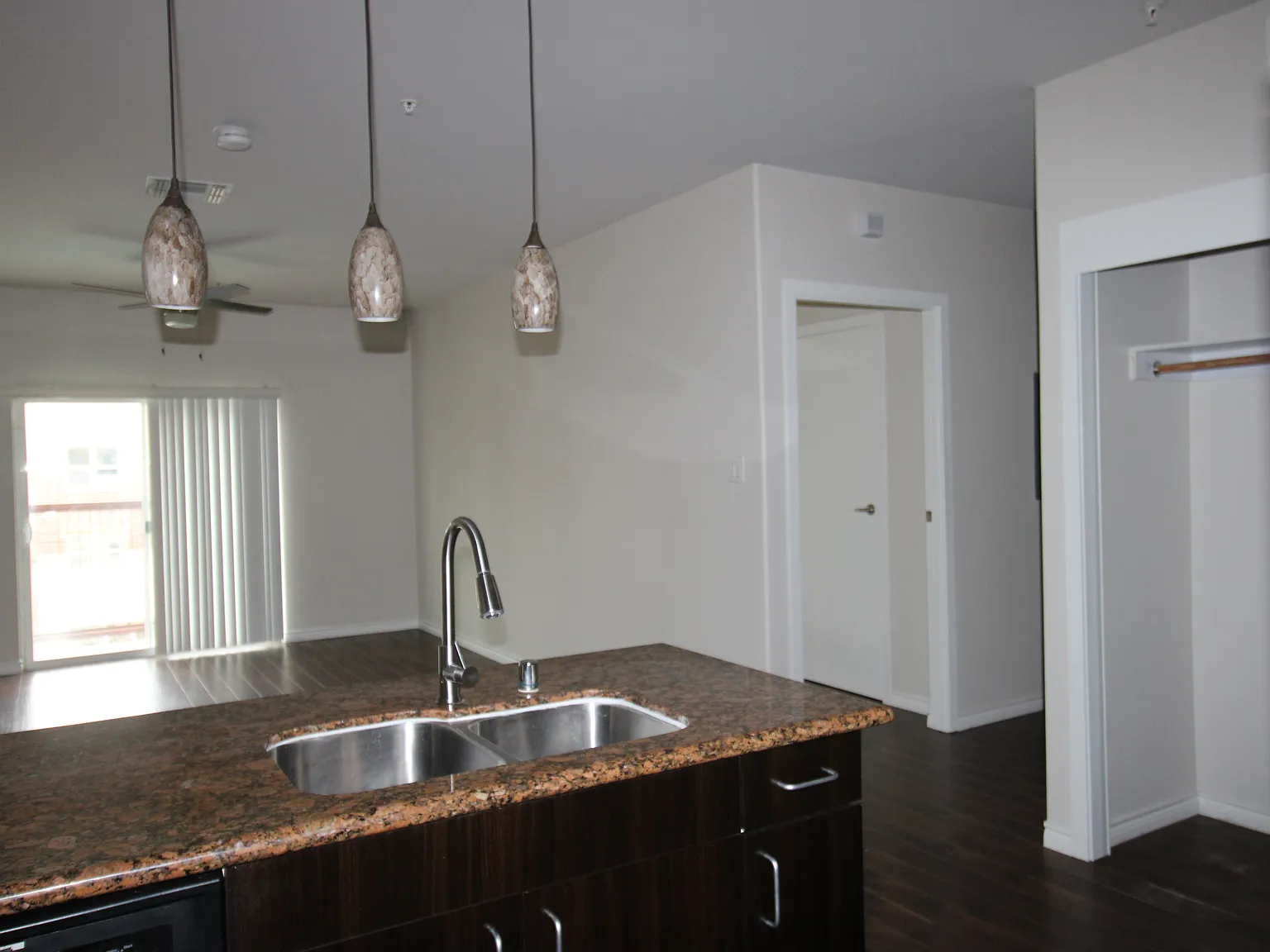 2 bed, 1100 sqft, $1,750 — Photo 2
