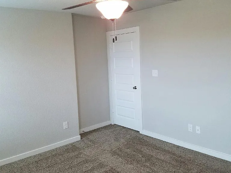 160 Lakeview Ct — Photo 8