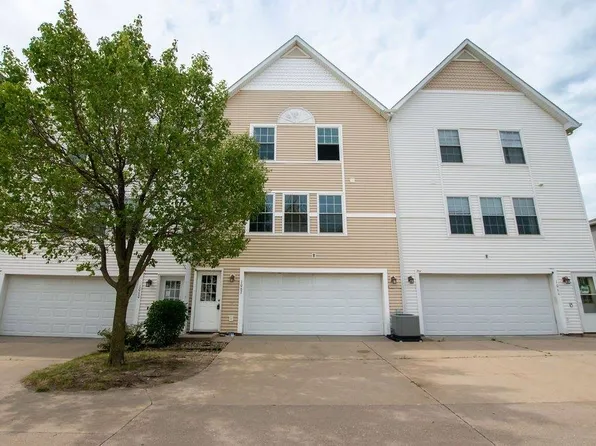 1062 10th Ave NW, Altoona, IA 50009