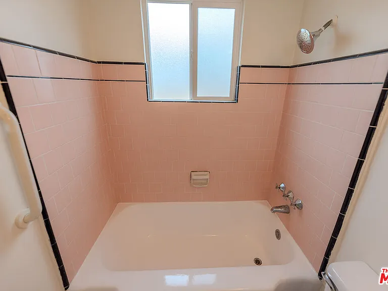 302 N Maple St — Photo 24