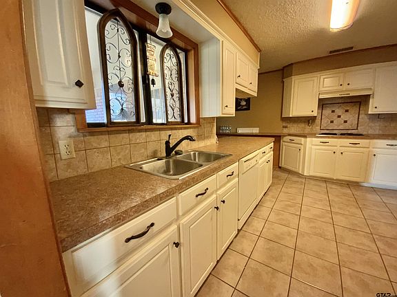 5th image of 1209 Corey Dr