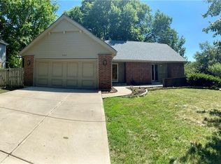 8815 W 113th St, Overland Park, KS 66210