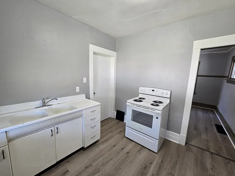 506 Fowler St — Photo 4
