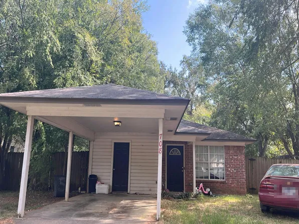 708 Macarthur Ave, Wake Village, TX 75501