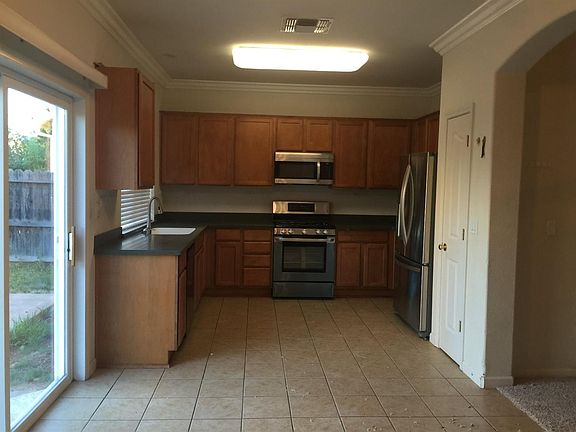 3rd image of 1688 Cobblestone Dr