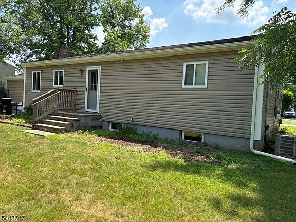3rd image of 60 Meadowbrook Dr