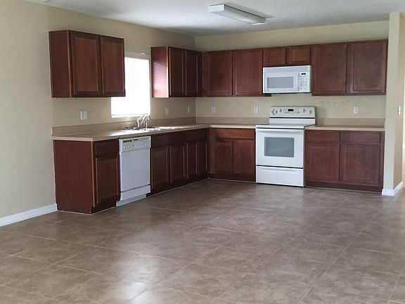 3rd image of 1225 Blackwater Pond Dr