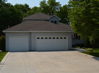 8873 Olive Ln N, Maple Grove, MN 55311