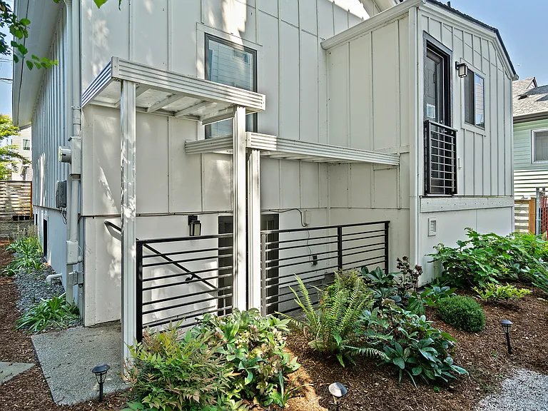 3420 Alamo Pl S — Photo 30