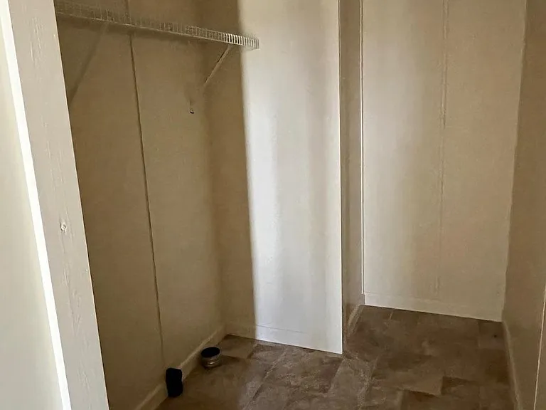 Washer/Dryer Hookups
