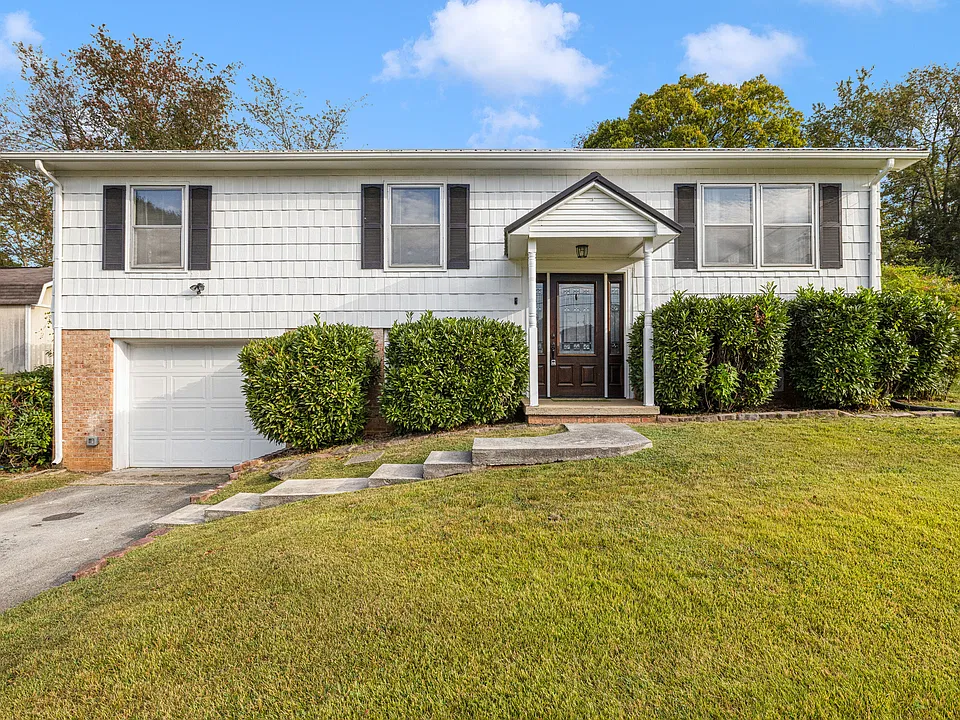 3200 Buckingham Dr