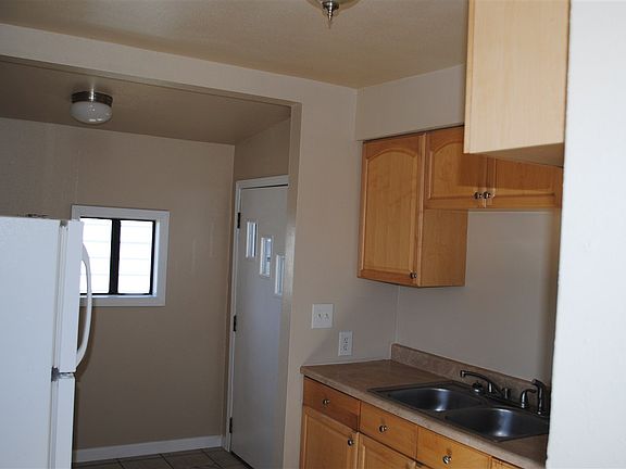 3rd image of 1327 E Courtland Ave