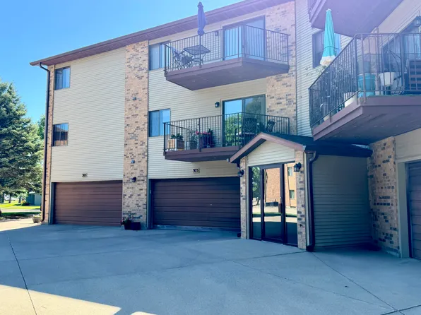 1940 Meadowlark Ln APT 203, Huron, SD 57350