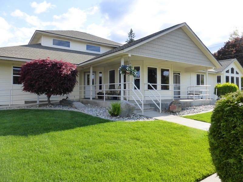 1st image of 400 Castlewood Pl