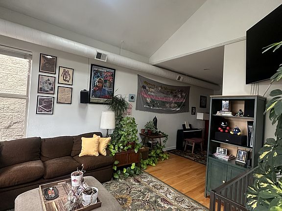 4th image of 1627 W Grand Ave #3
