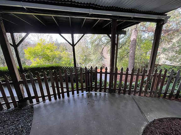 2nd image of 804 Pinecone Dr