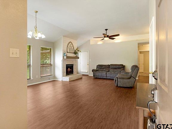 3rd image of 15675 Brittain Ct