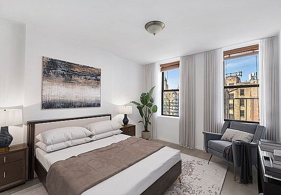 4th image of 347 E 65th St #2R
