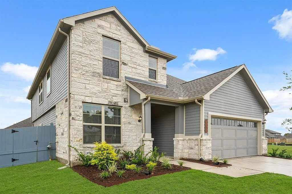 4 bed, 3.0 bath, 2319 sqft, $2,700 — Photo 3