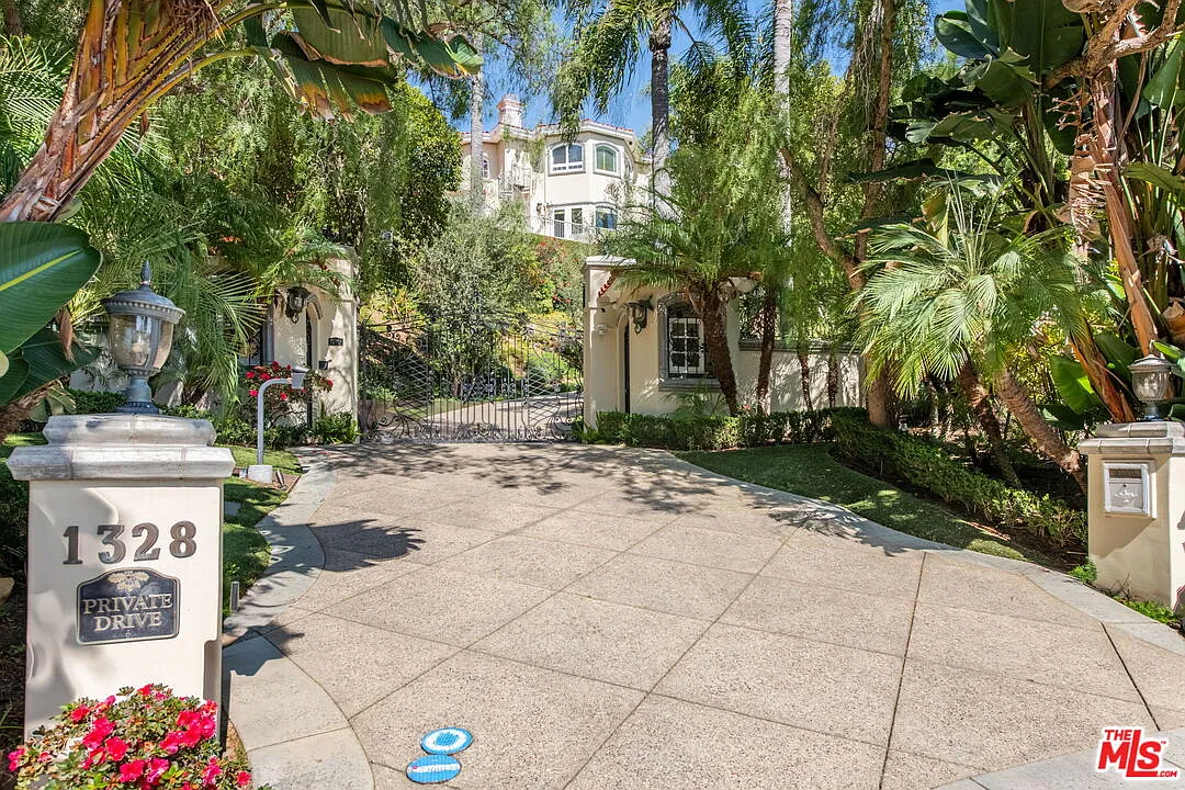5 bed, 7.0 bath, 5525 sqft, $35,000 — Photo 2