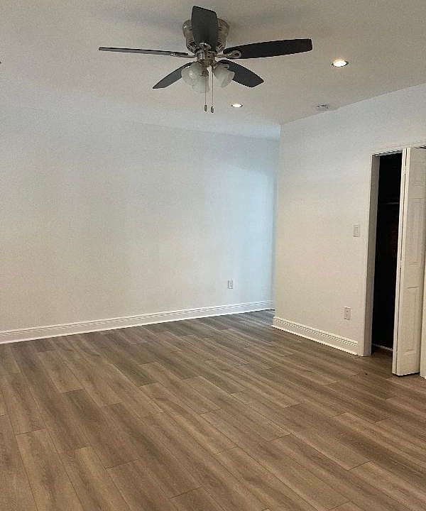 1st image of 916 W 42nd St