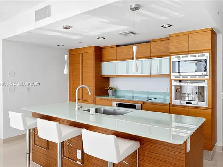 5875 Collins Avenue Cu #1202 — Photo 23