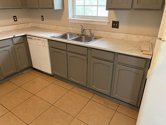 5th image of 387 E 137th St S