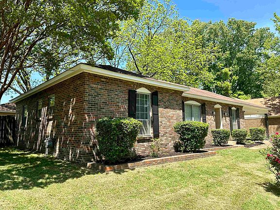 2nd image of 3249 Bluemont Dr