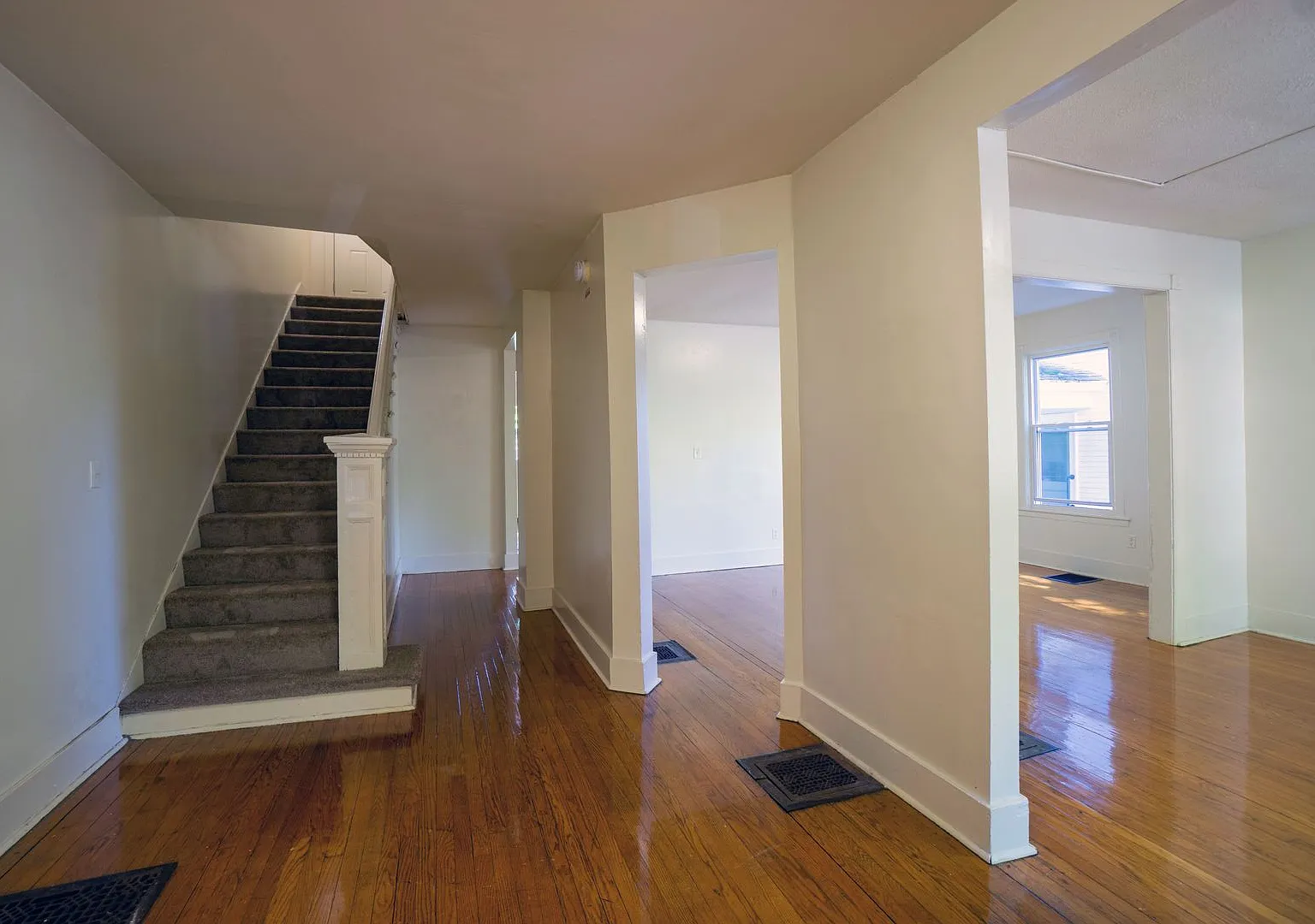 317 Greenwood Pl - Available 8/1/27 - 3 Story Townhouse On Quiet Residential Street — Photo 4