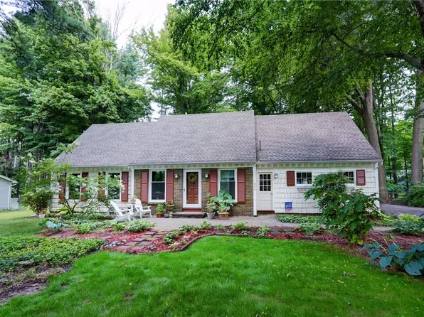 684 Regina Dr, Webster, NY 14580