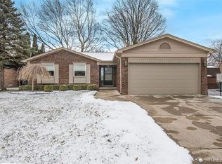 17604 White Plains Dr, Macomb, MI 48044