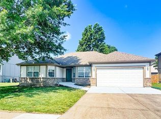 1907 NE 2nd St, Blue Springs, MO 64014