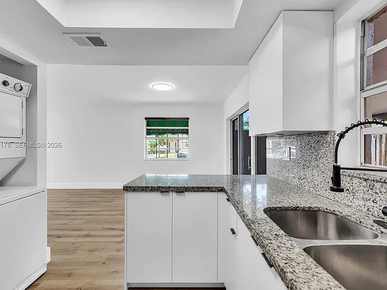 12370 SW 52nd St — Photo 11