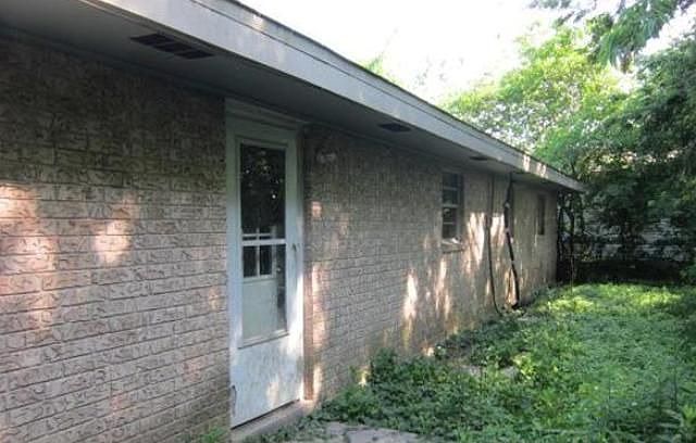 2nd image of 1525 Maplewood Dr