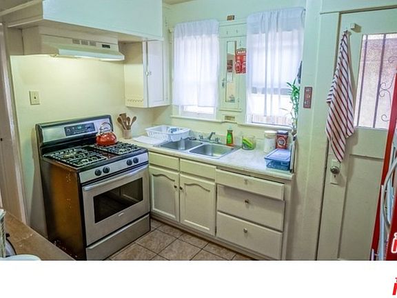 4th image of 1015 W 66th St