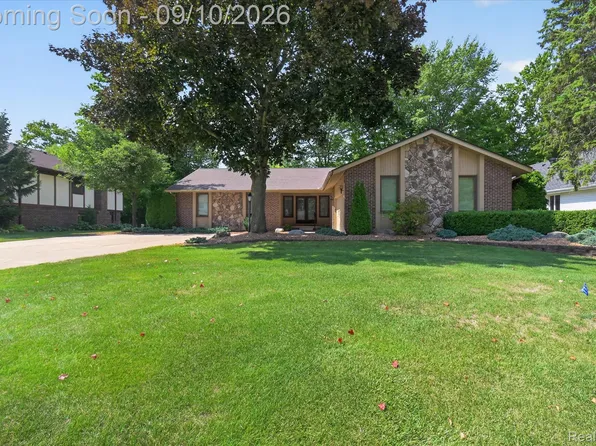 21975 Meridian Ln, Novi, MI 48375