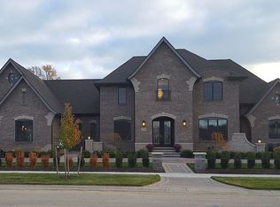 26750 S Offshore Dr, Harrison Township, MI 48045