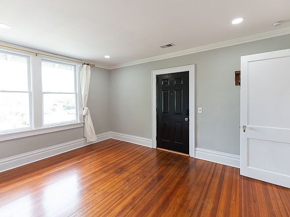 4th image of 501 Steele St #B