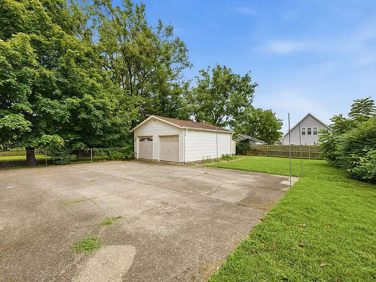 245 Thuss Ave — Photo 21