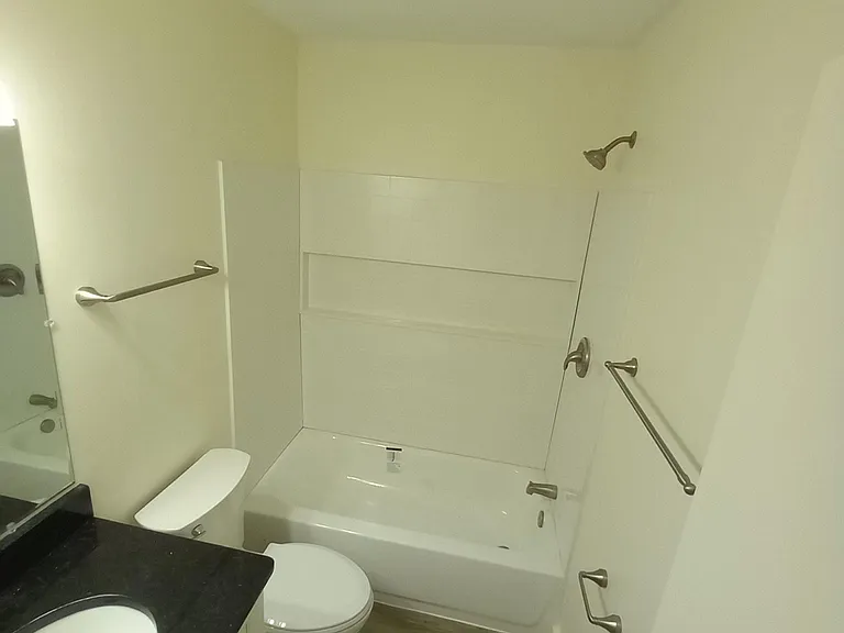 1477 Indianola Ave — Photo 5